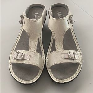 Alegría sandals